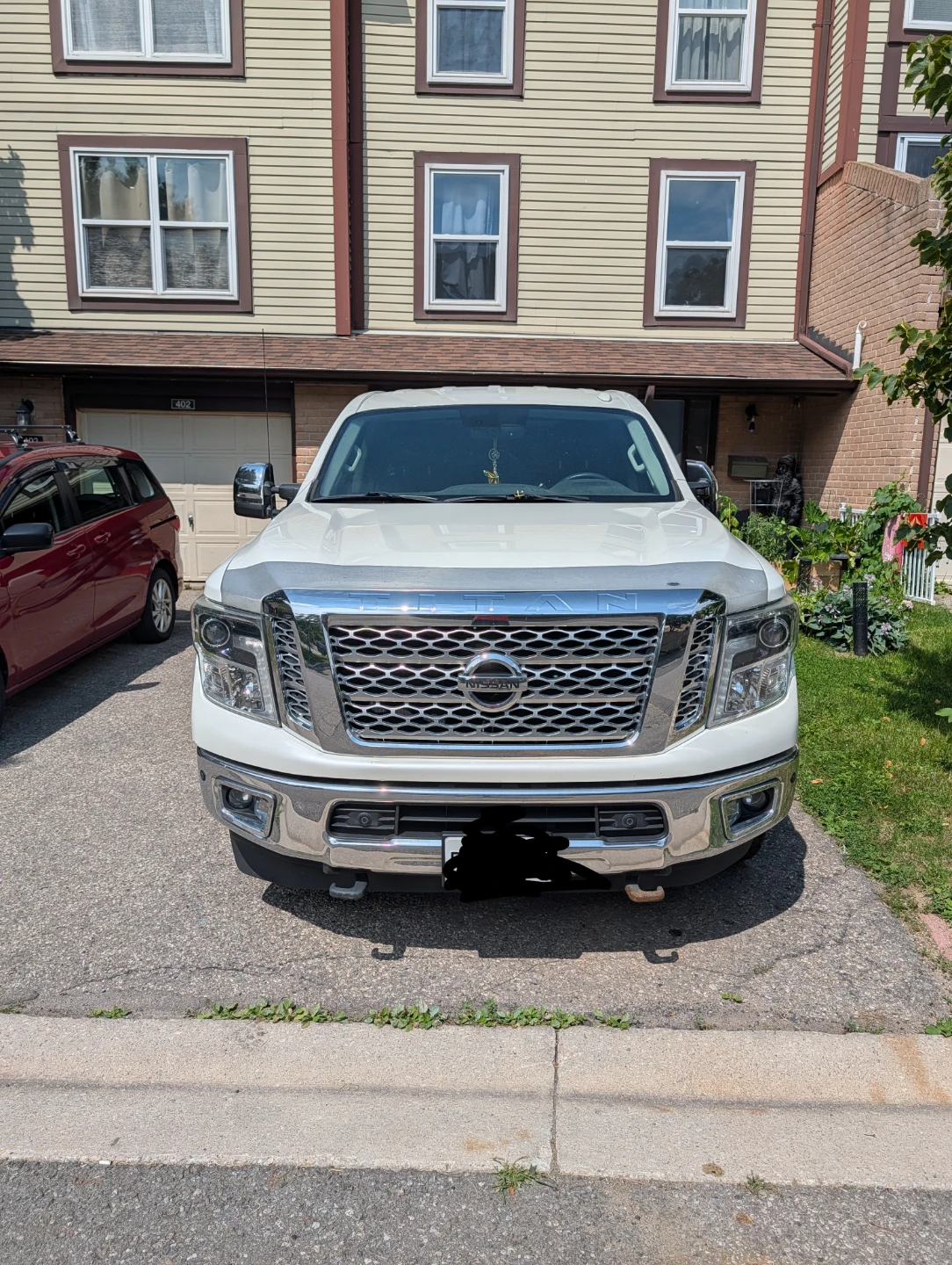 White Nissan Titan XD SL 4x4 Crew Cab Pickup Truck