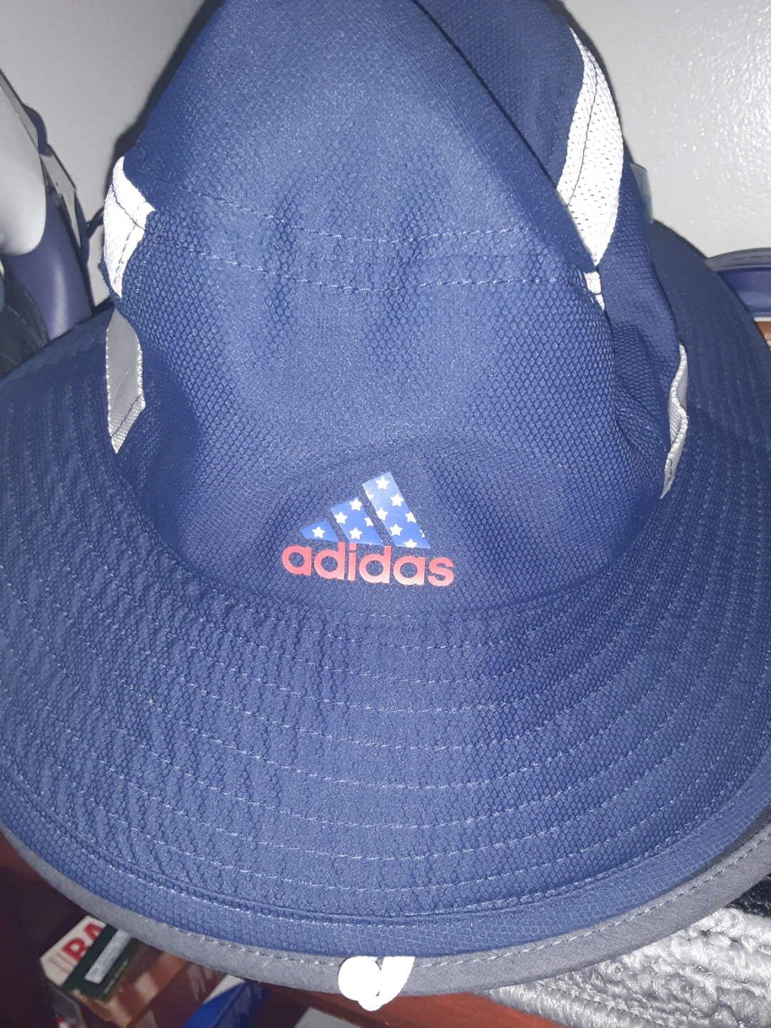 Addias bucket hat
