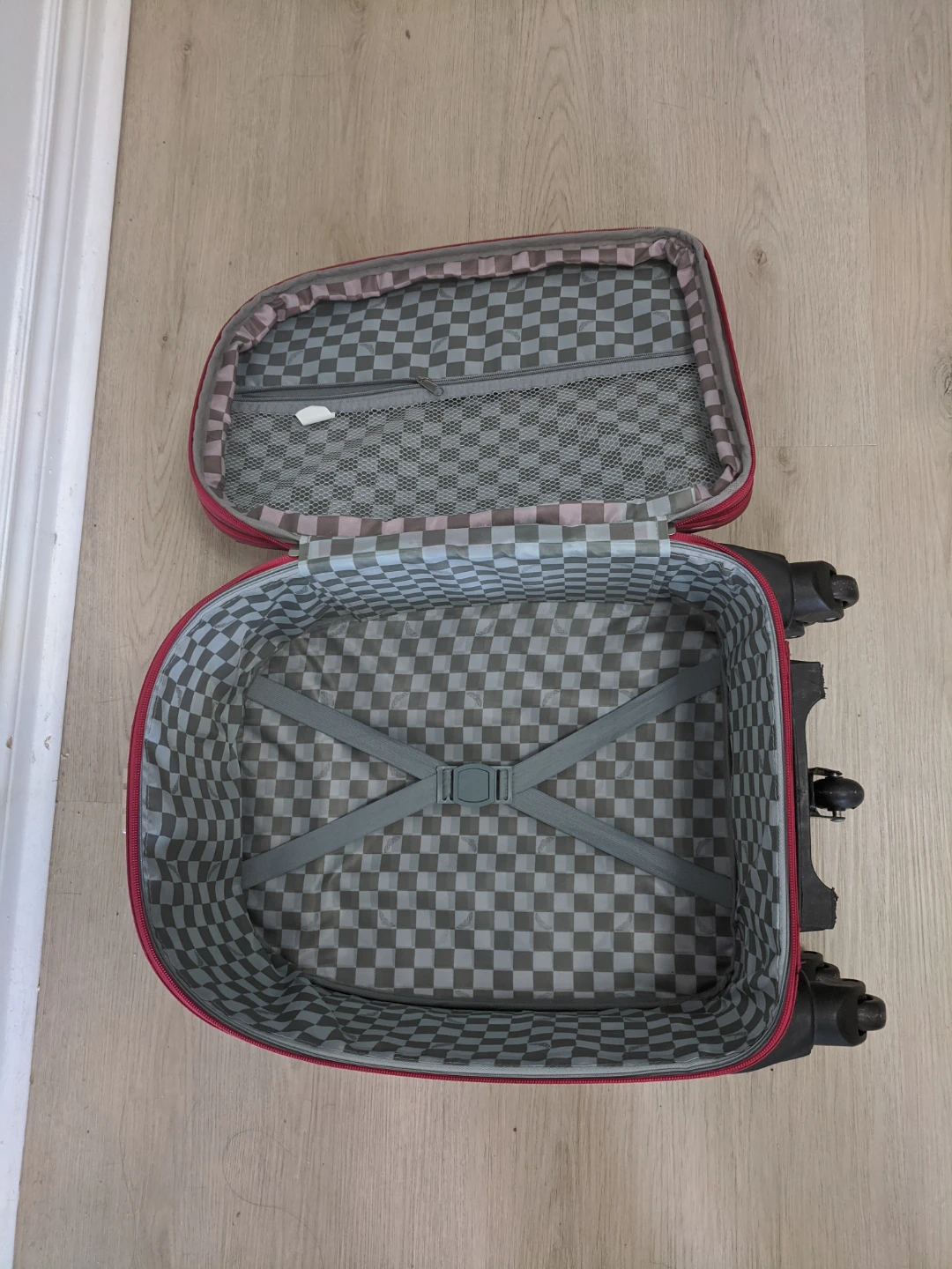 Carry-on Rolling Suitcase - photo 5