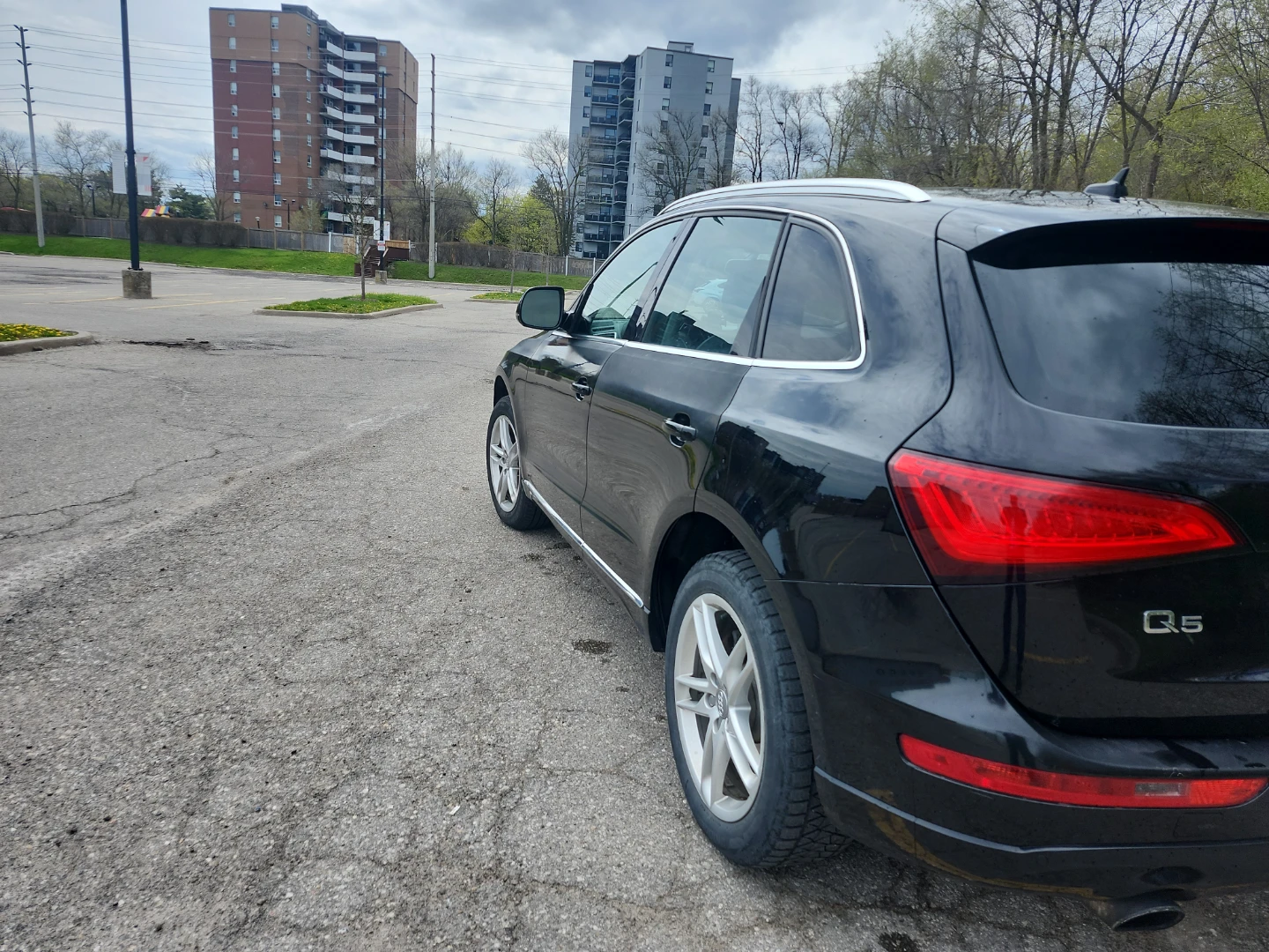 2013 Black Audi Q5 SUV - photo 4