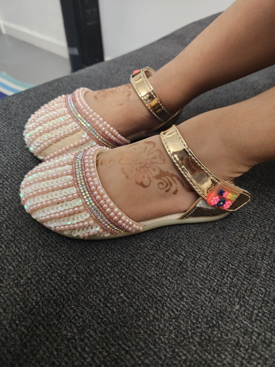 Gold Embellished toddlar Sandals - photo 3