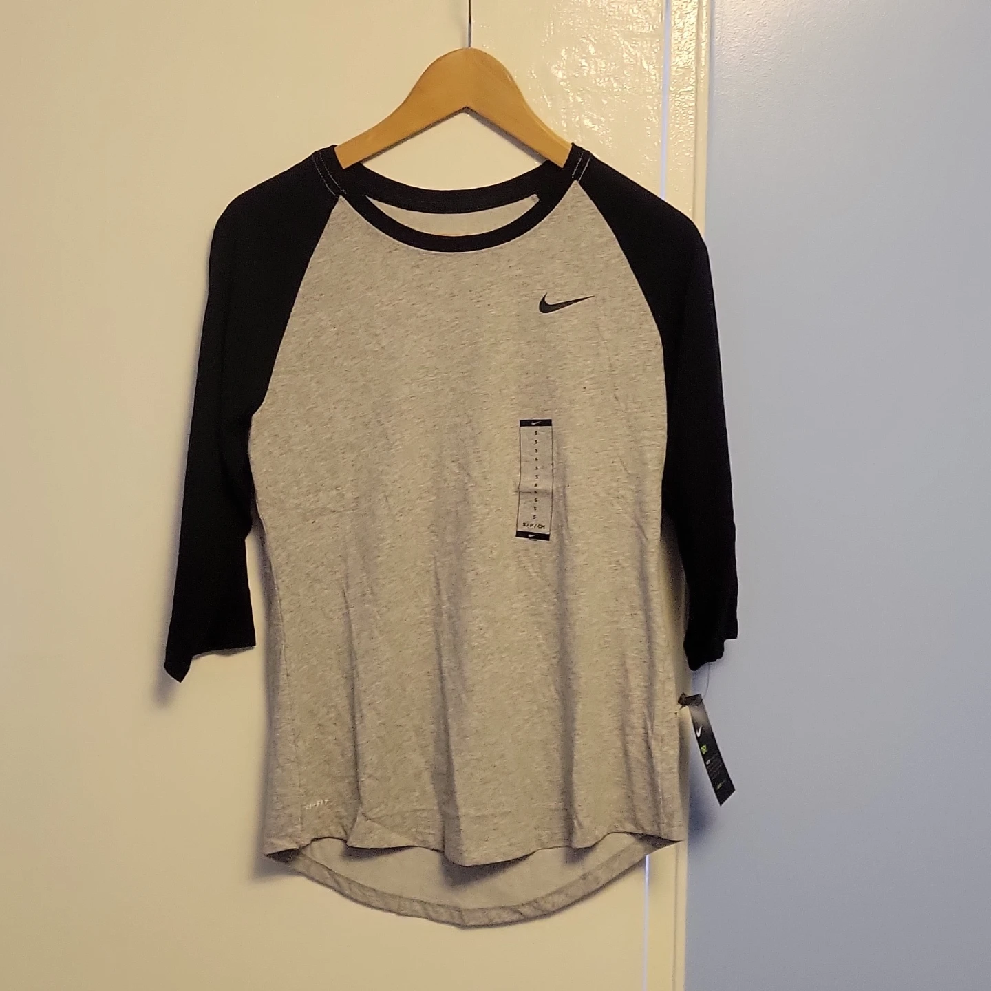 Nike The Nike Tee Raglan Baseball T-Shirt Size S