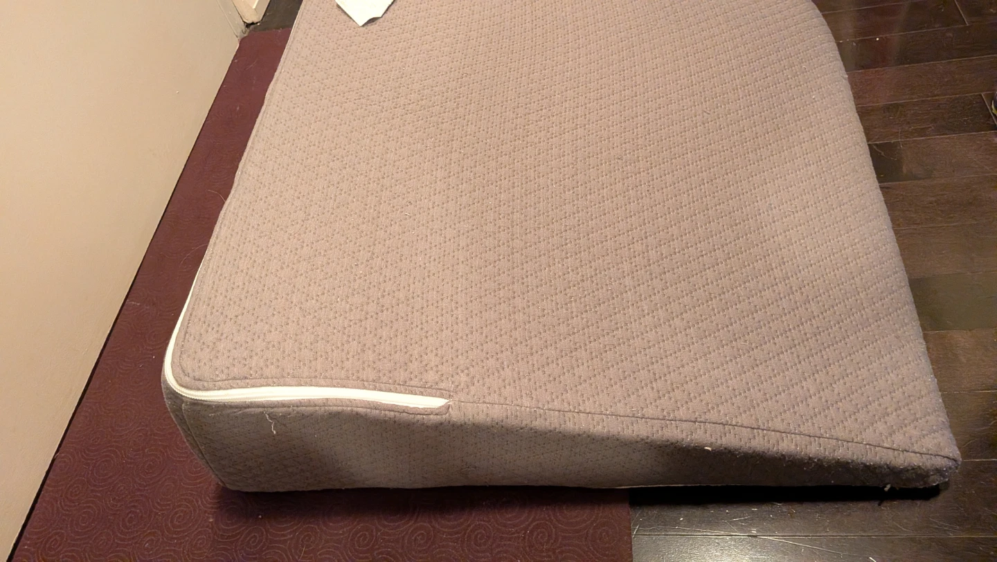 Quilted Wedge Pillow 8" - photo 4