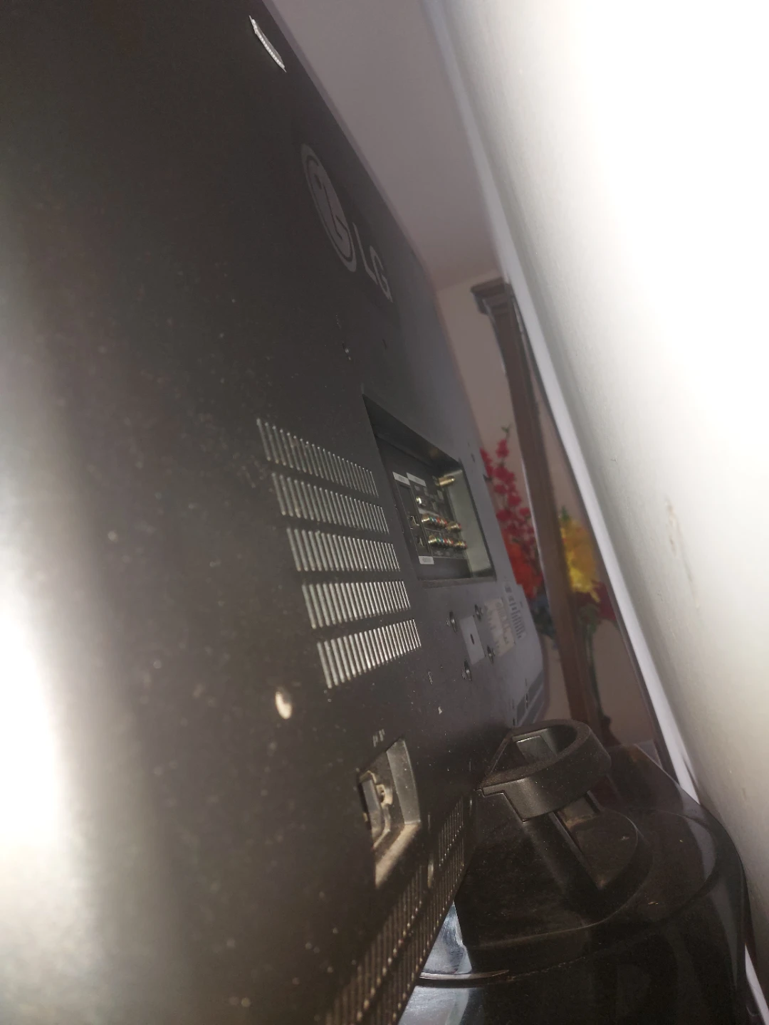 LG 37" Flat Screen TV - photo 4