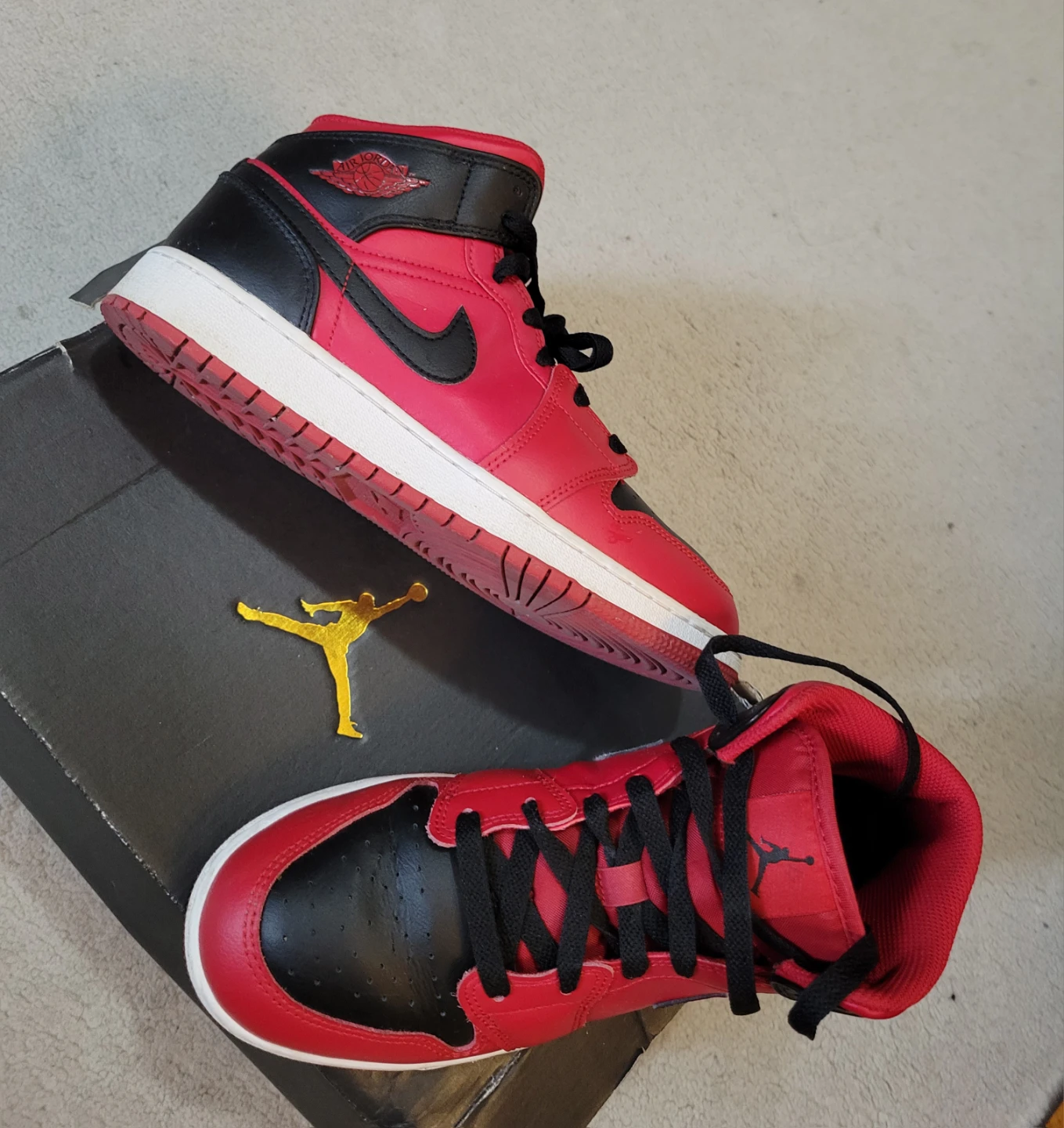 Jordan 1 mid reverse bred (kids/youth). Size 6Y, like new. - photo 2