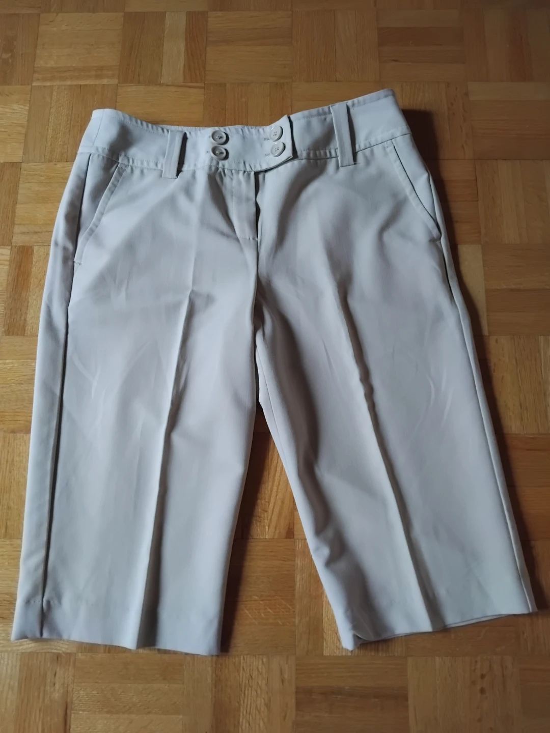 Larry Levine Stretch Capri Pants Size 8 Beige