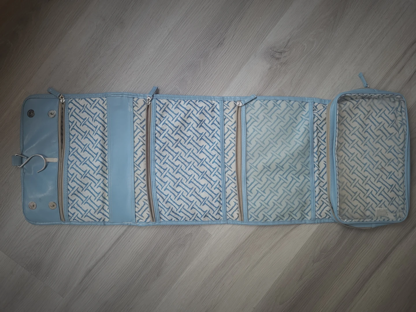 Hanging Toiletry Bag with Geometric Pattern - photo 2