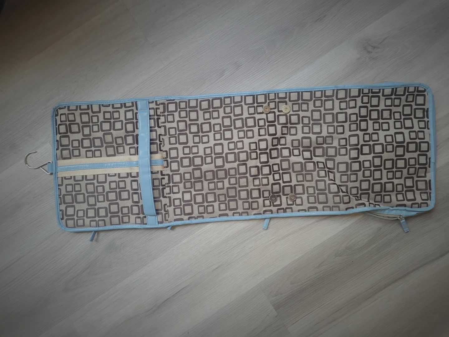 Hanging Toiletry Bag with Geometric Pattern - photo 3