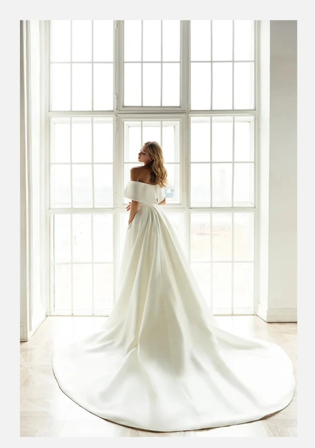 Off-the-shoulder wedding dress with train - photo 3