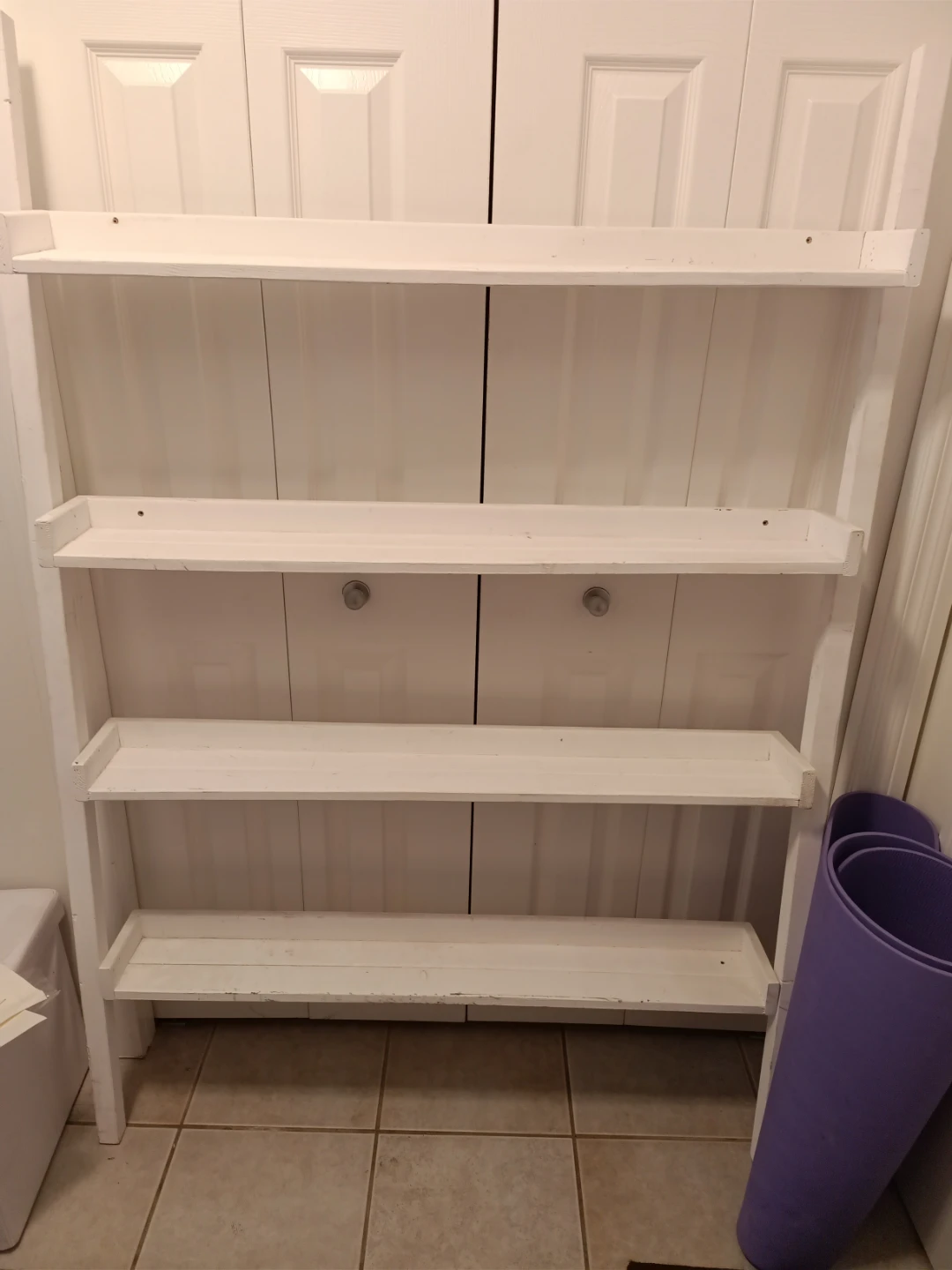 White Ladder Shelf (64 x 44)