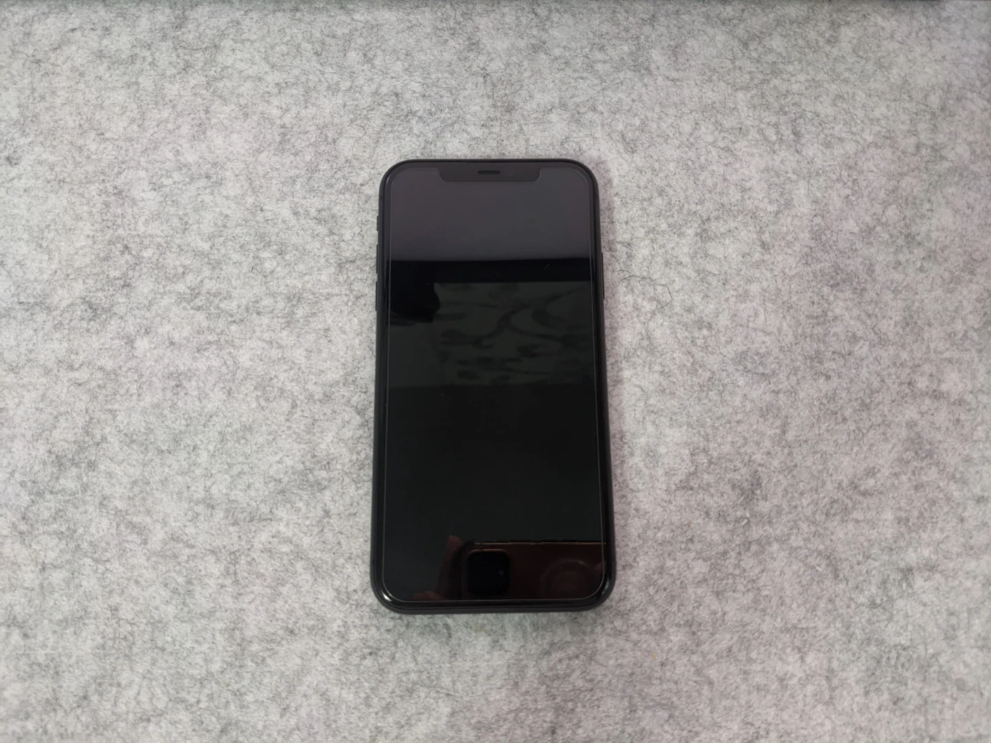 iPhone 11 (92% Battery Health) ***LIKE NEW*** - photo 2