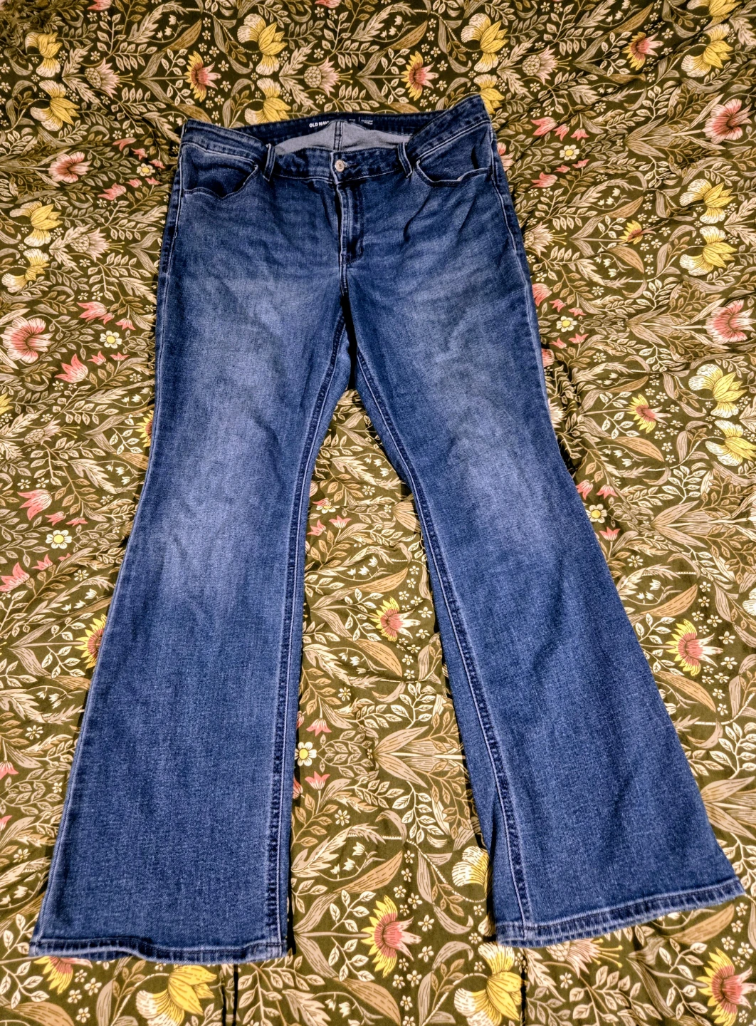Old Navy Mid-Rise Bootcut Jeans - Size 16