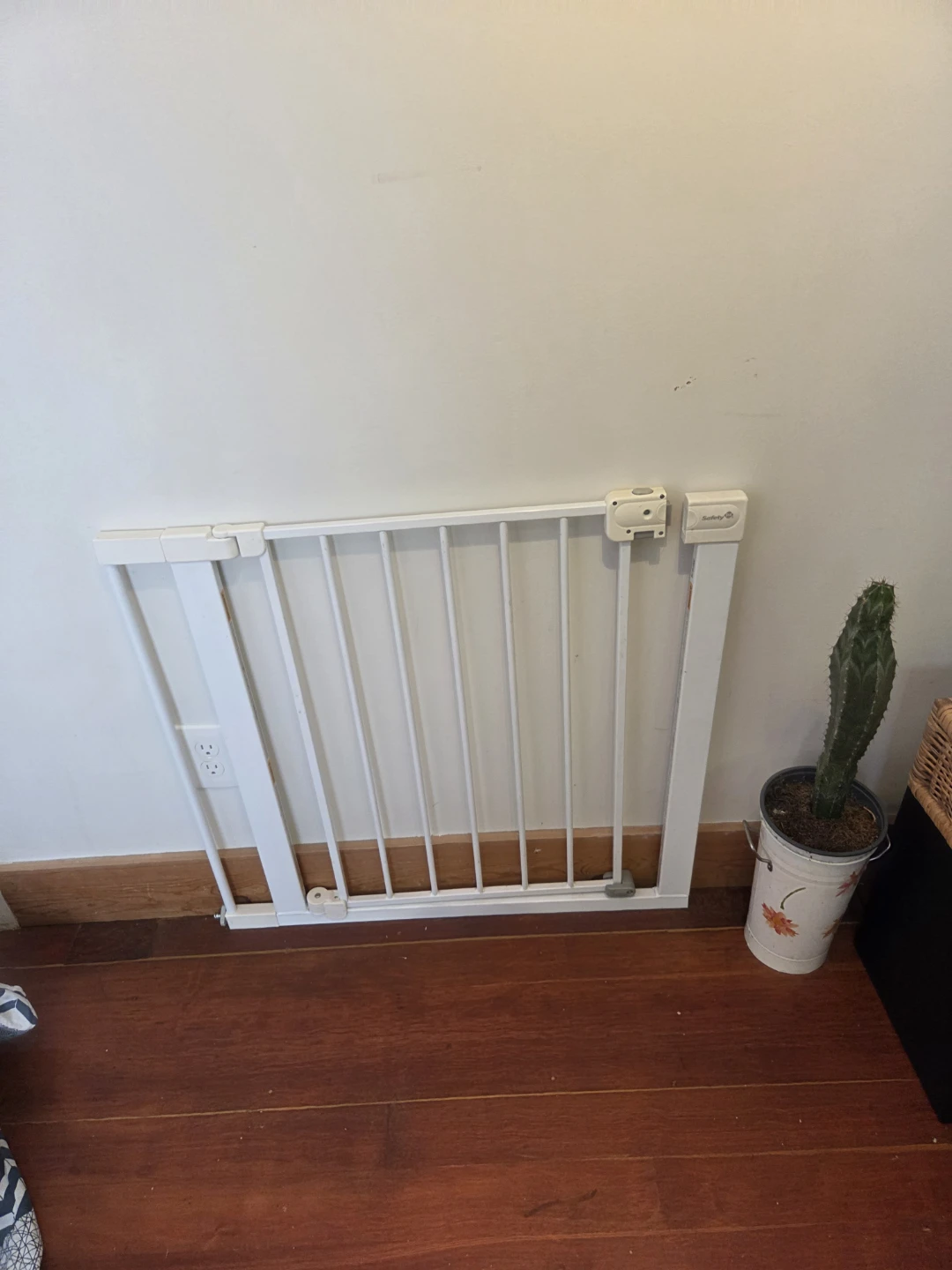 Safety 1st White Metal Baby Gate