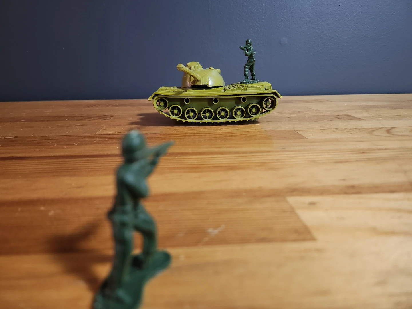 Plastic Toy Soldiers and Tank Set - photo 5
