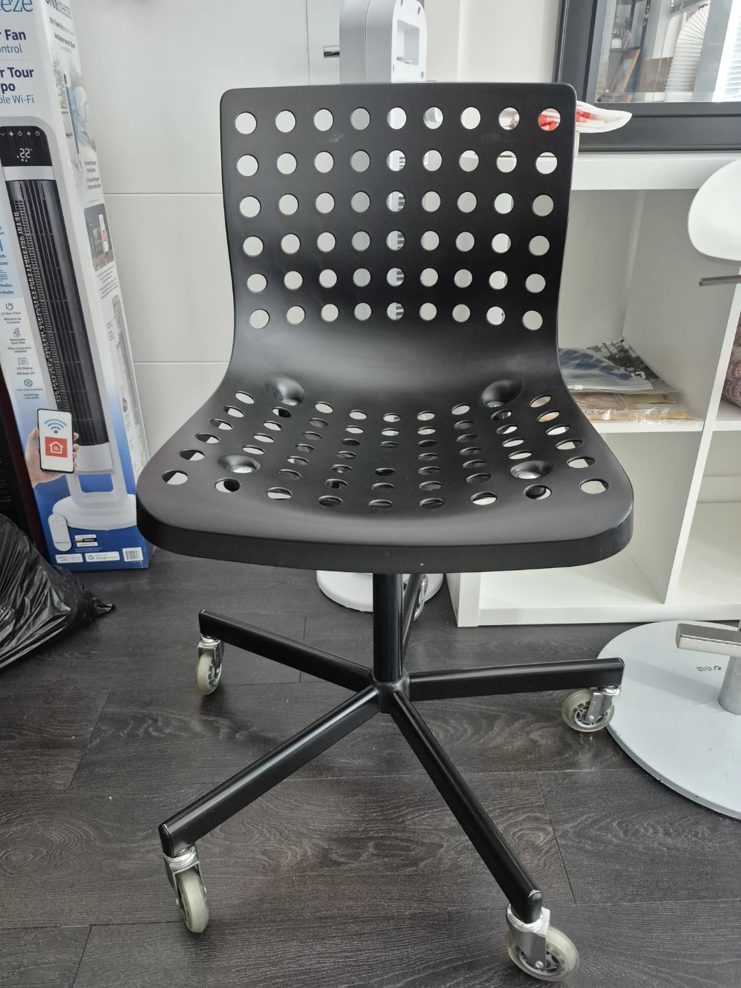 Black Office Chair with Wheels - photo 2