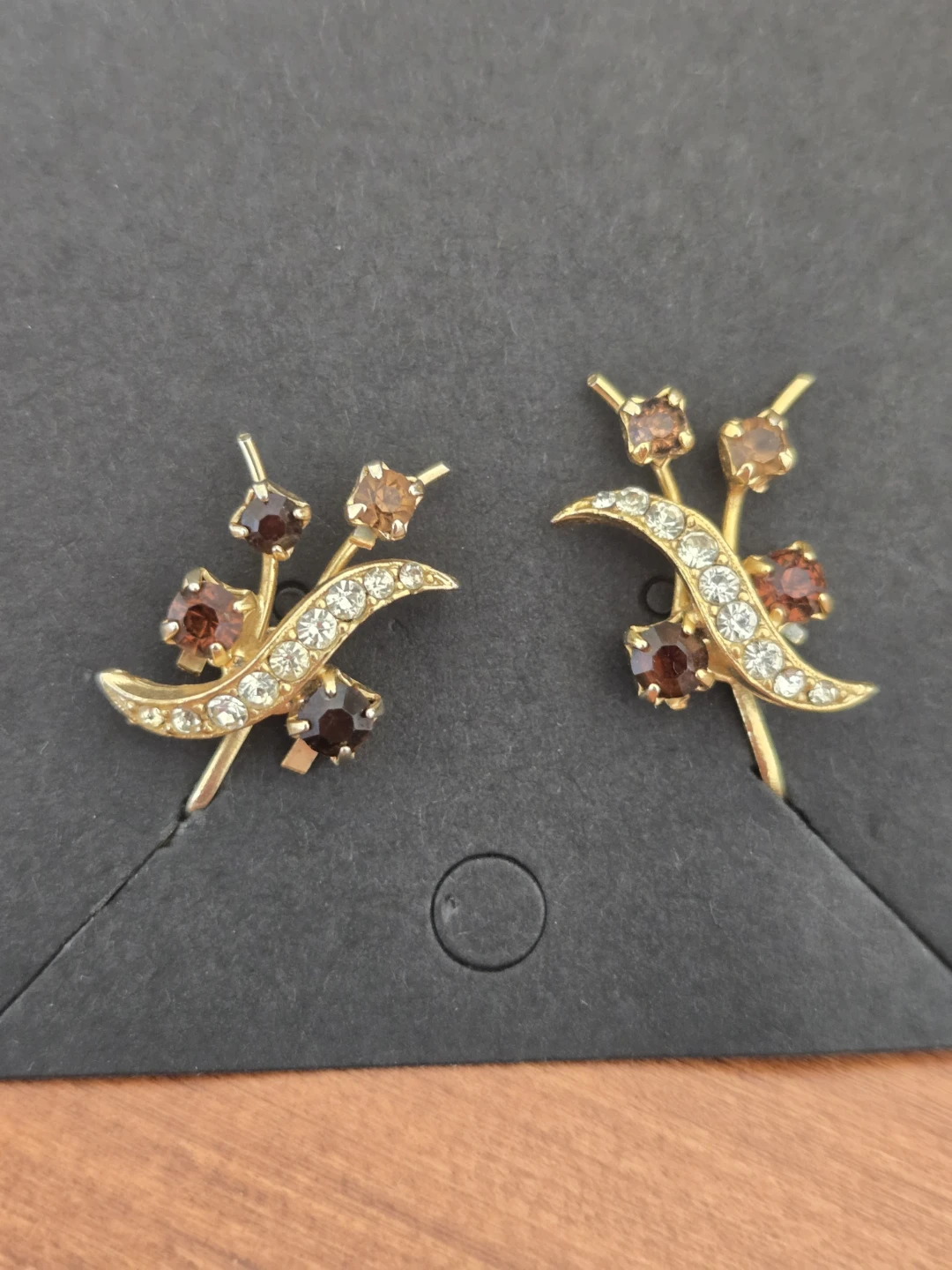 Vintage Gold Tone Flower and Swirl Screw-Back Earrings - photo 2