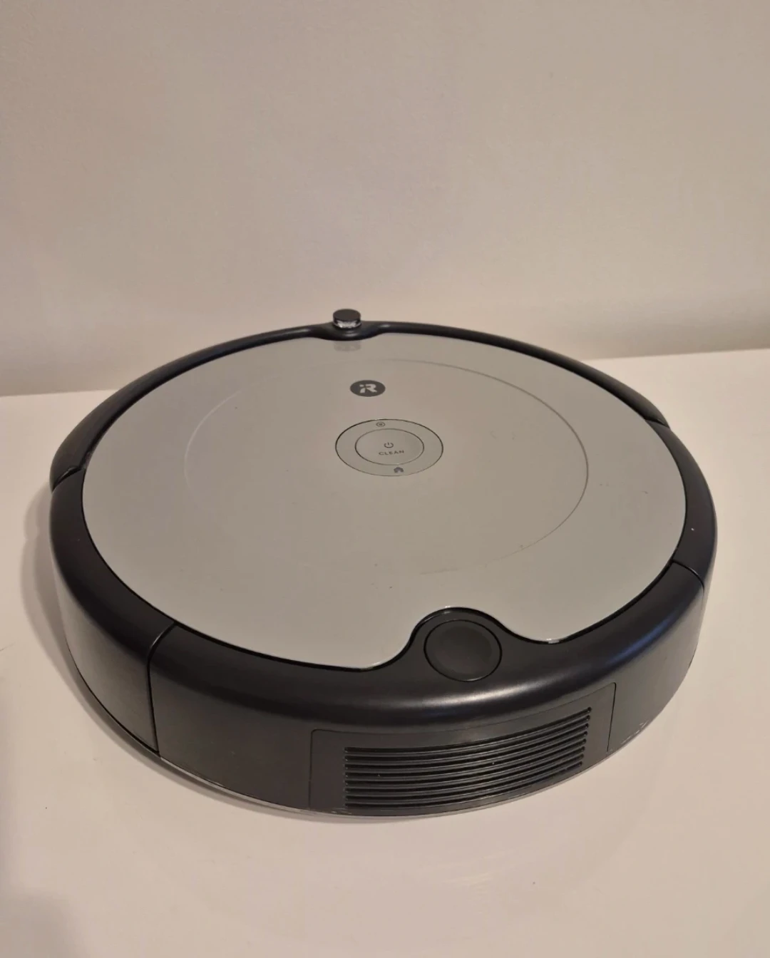 iRobot Roomba 691  Robot Vacuum