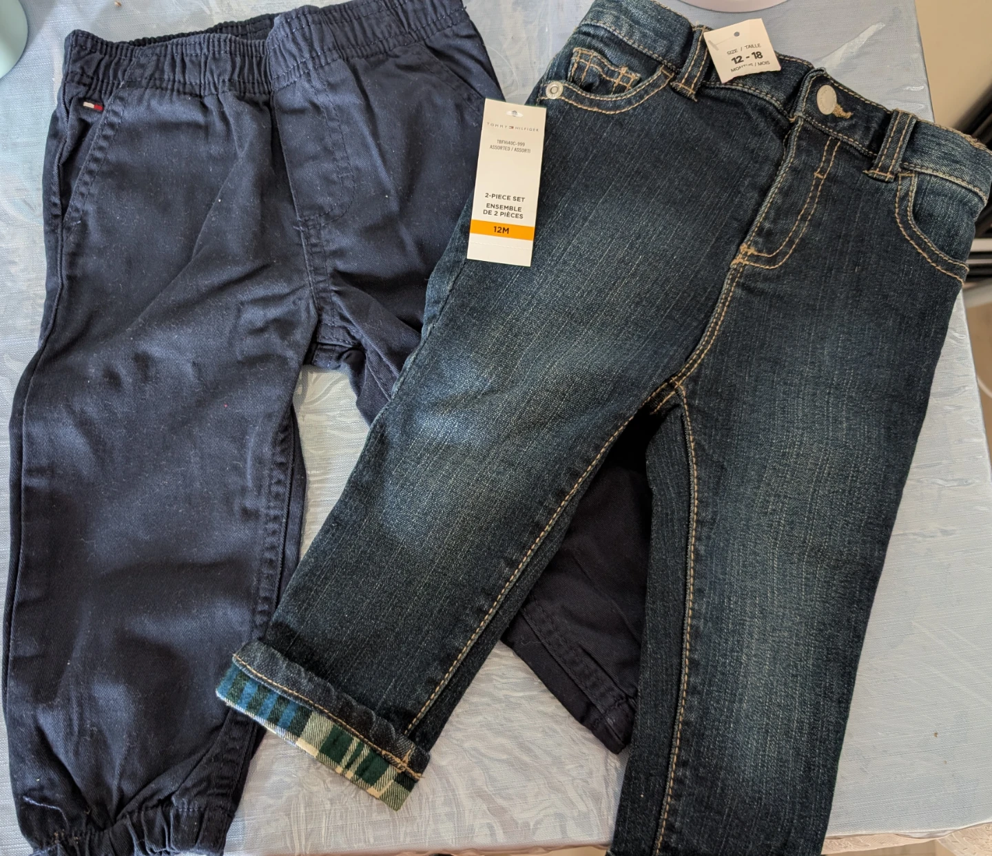 Tommy Hilfiger 2-Piece Outfit - plus extra Pants - photo 2