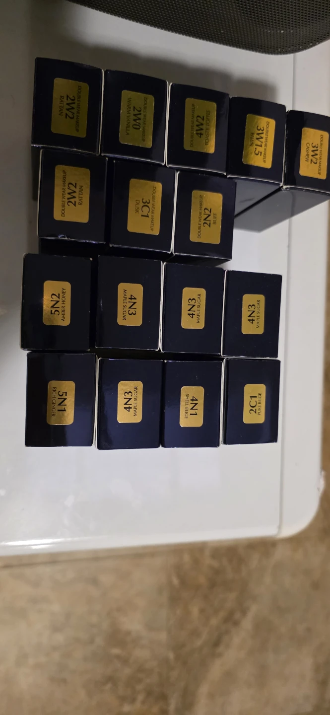 Estée Lauder Double Wear Foundation.. old and new formula - photo 2