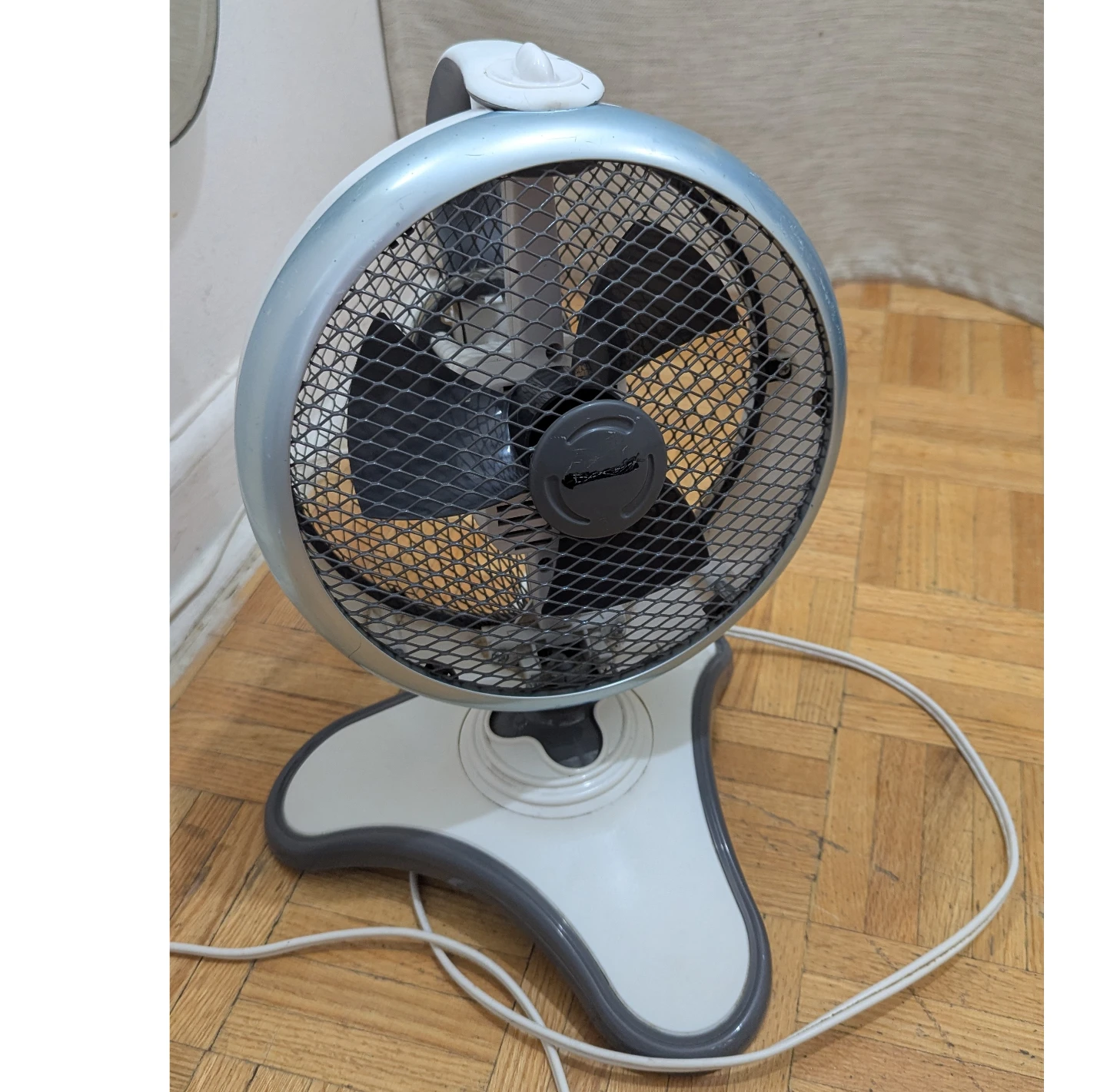 Small Oscillating Table Fan 3-speed DT-700UC
