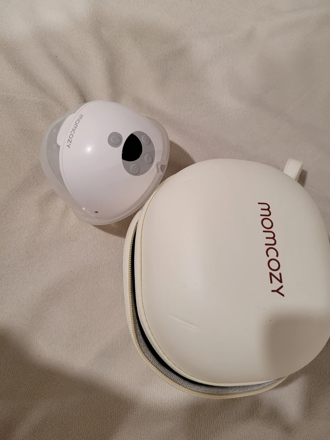 Momcozy m5  wearable breast pump with carrying case - photo 2