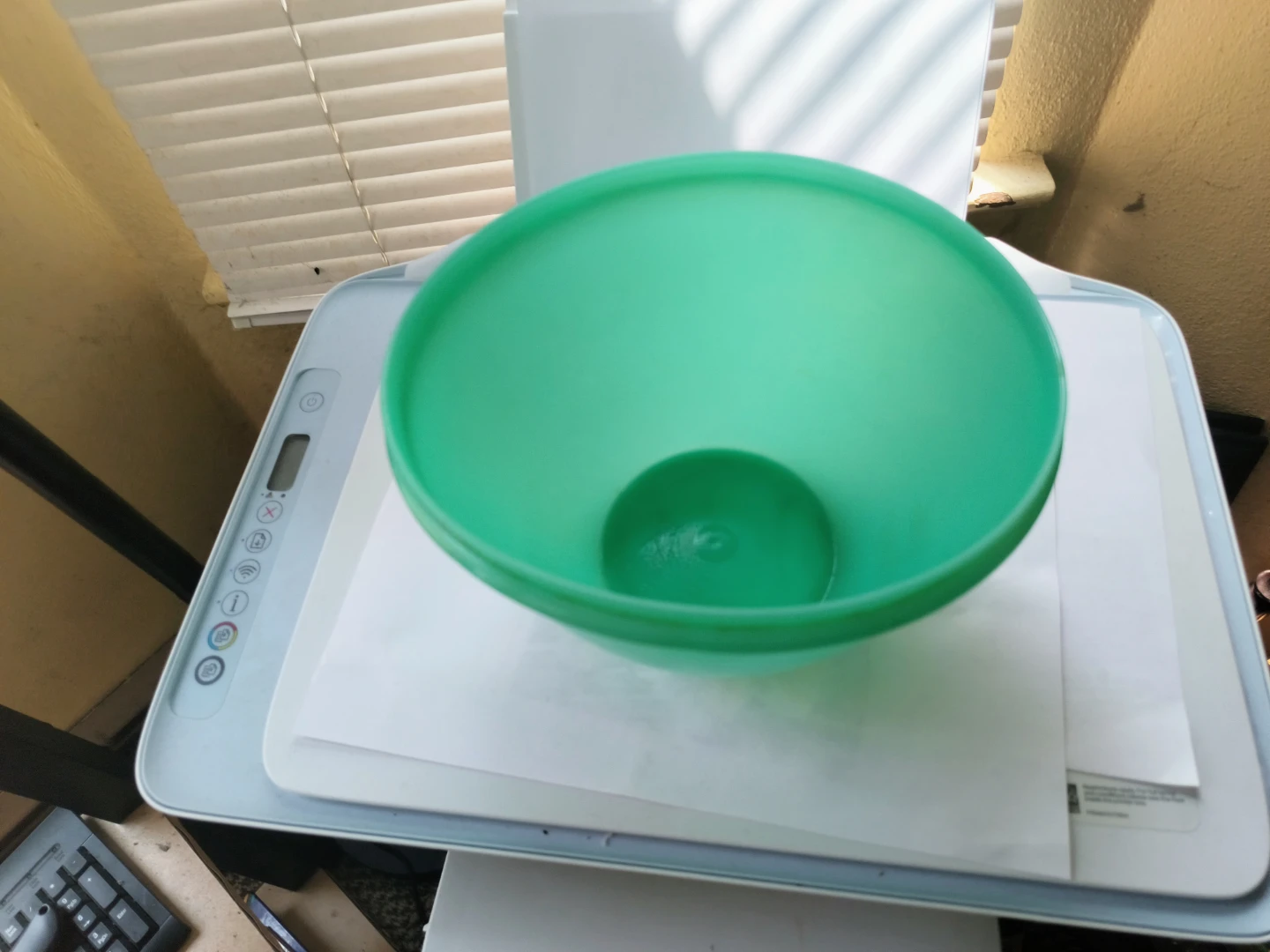 Used Tupperware bowl Crisp it 5 1/2 tall - photo 3