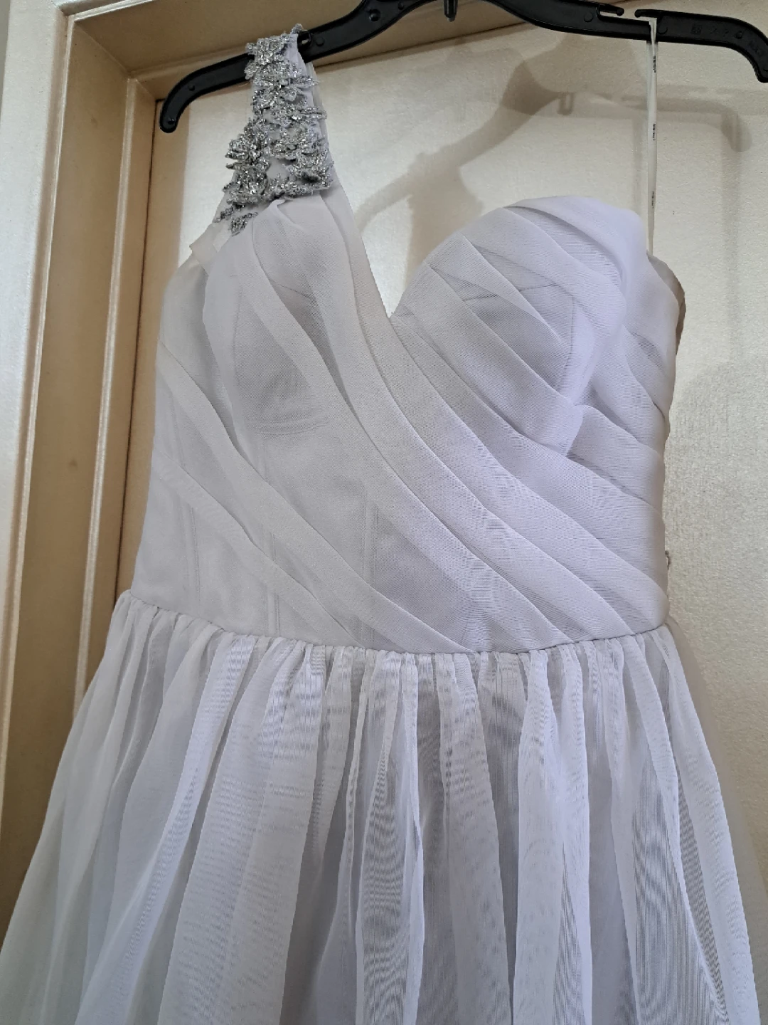Vera Wang One-Shoulder Formal Dress with Embellishments - photo 4