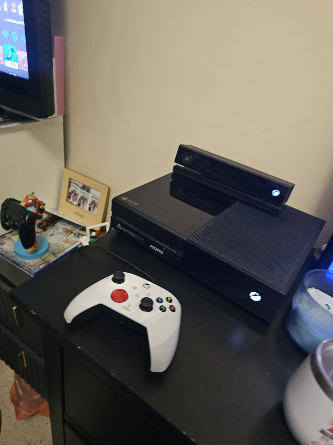 Xbox One Console with Kinect Sensor and White Controller