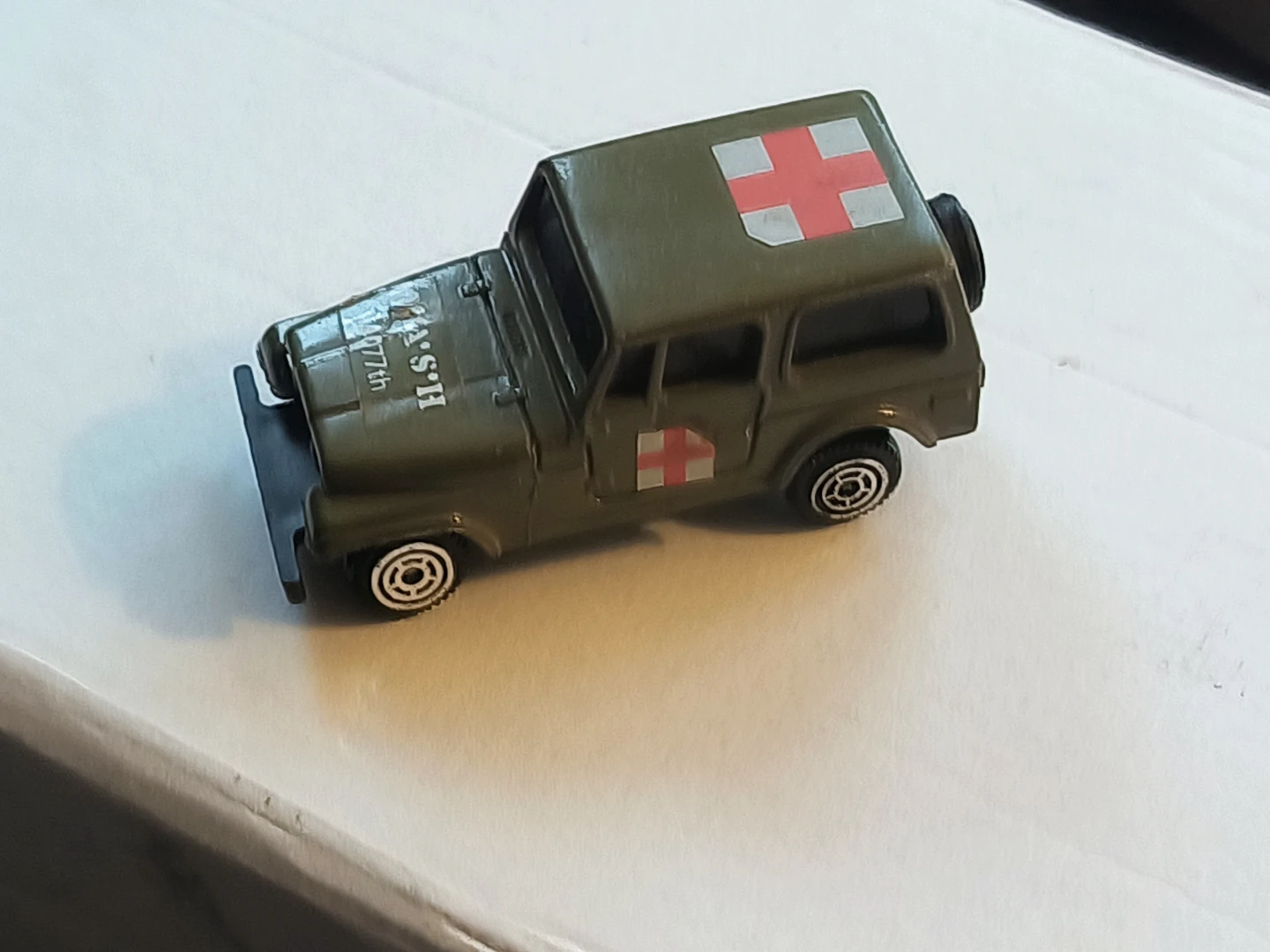 M*A*S*H 4077th Toy Ambulance 1/64 Scale - photo 3