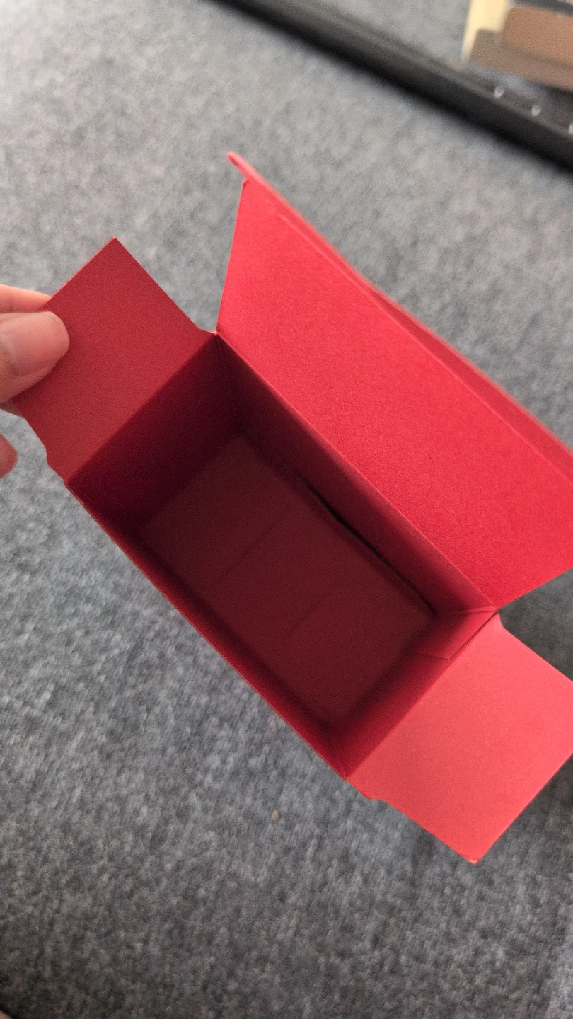 Red Gift Box - photo 2