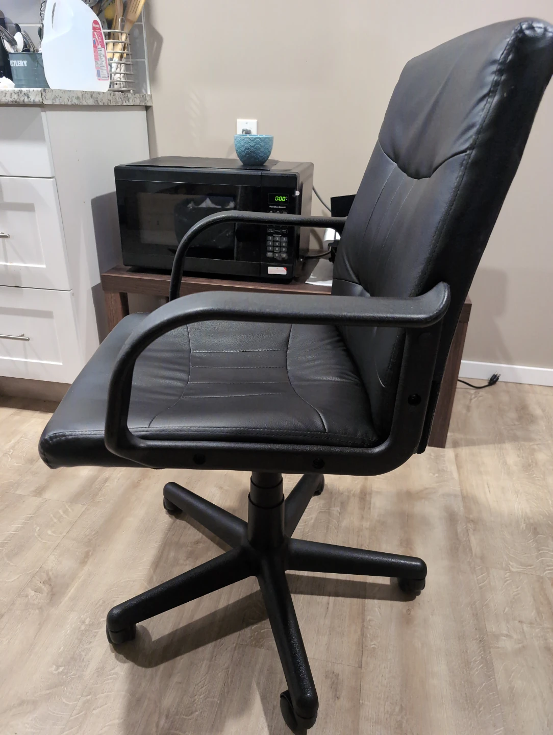Black Office Chair - photo 2