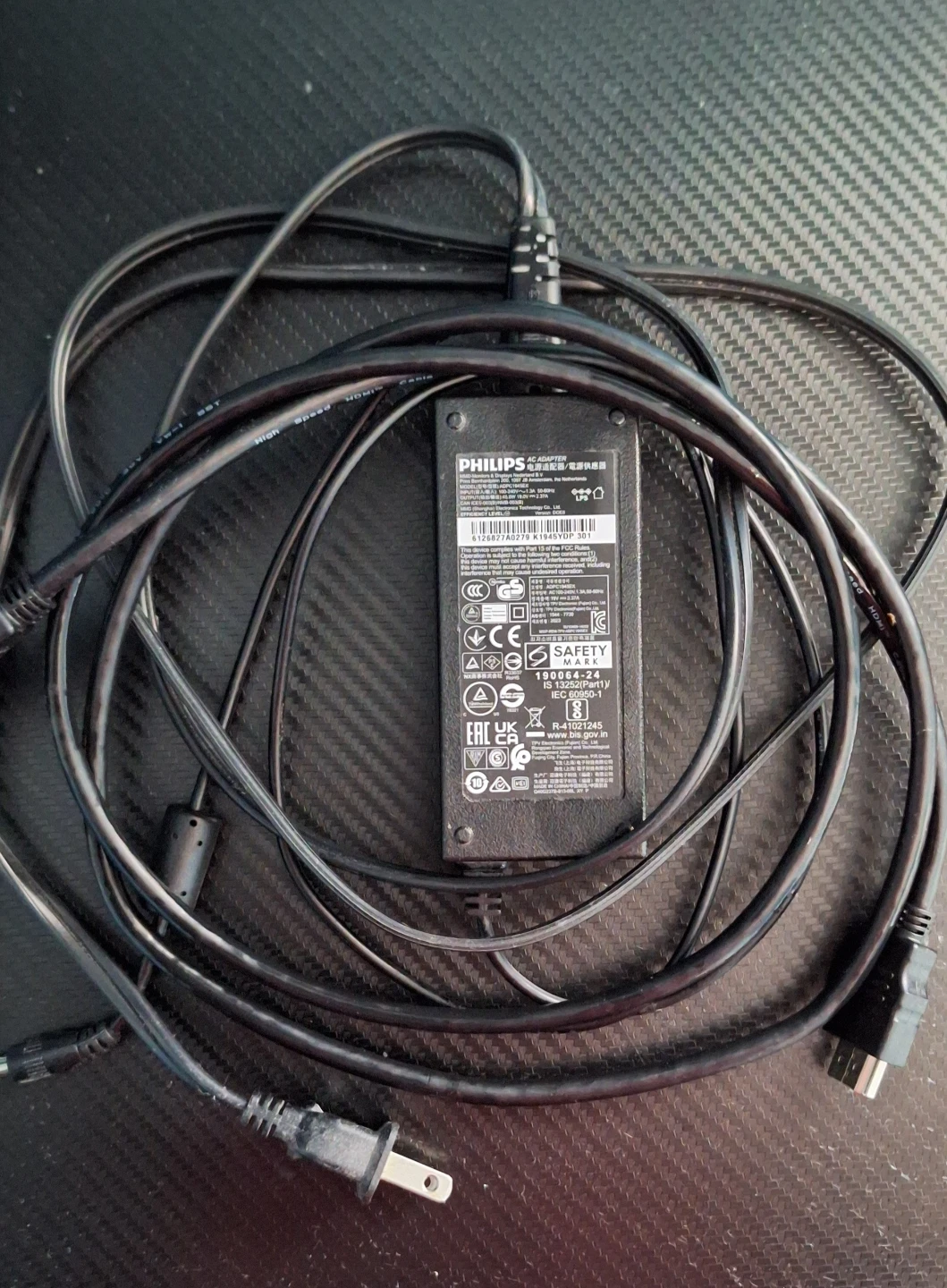 Computer display monitors (2) - photo 5