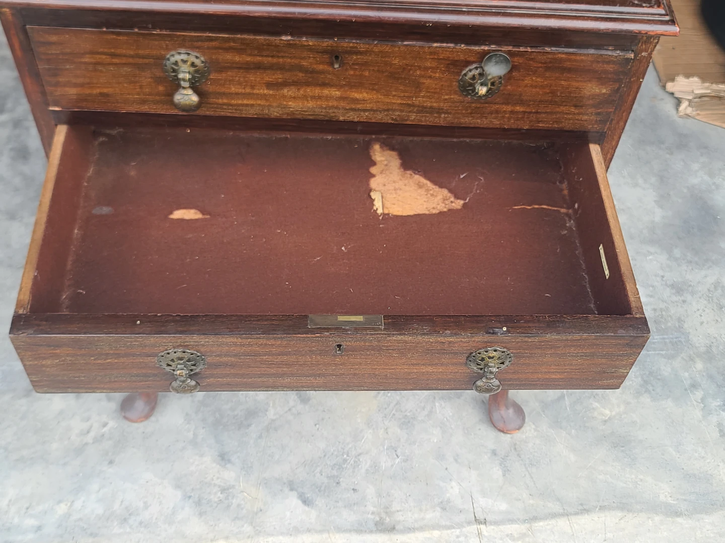Antique Queen Anne Style Two-Drawer Side Table - photo 5
