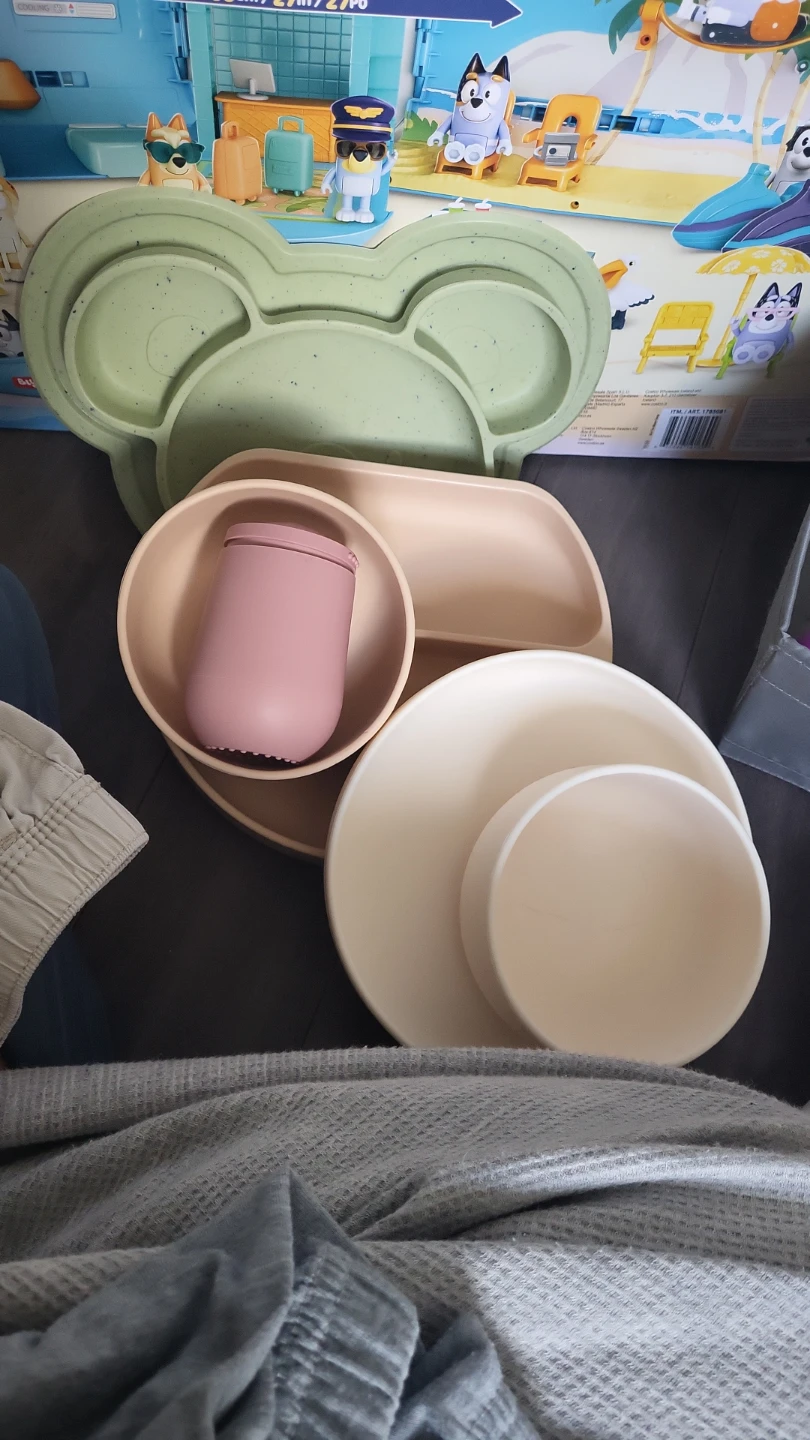 Silicone toddler dishware