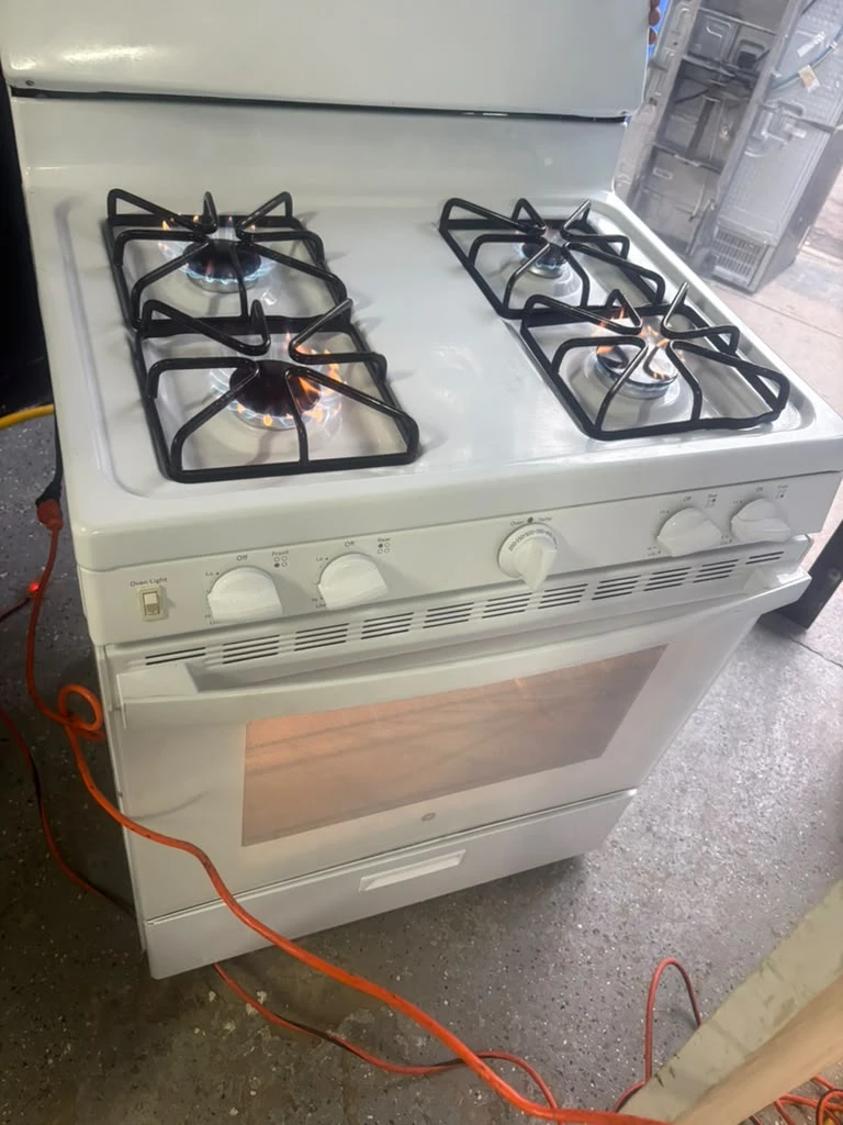GE 30in white gas stove