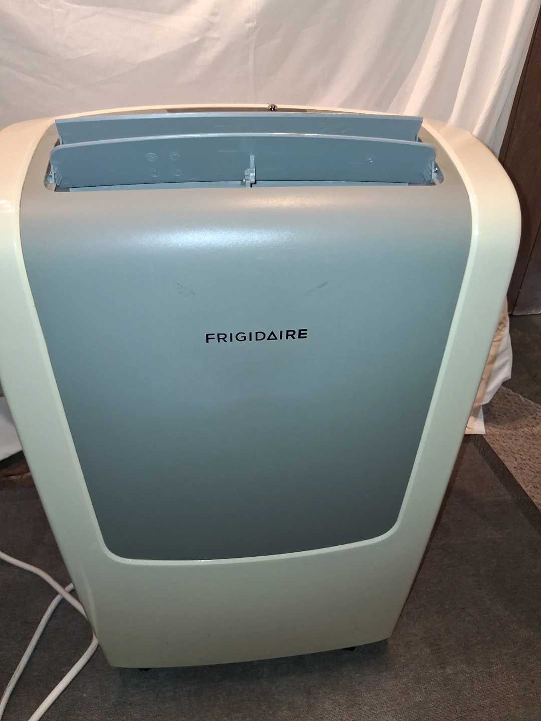 Frigidaire Portable Air Conditioner / Heater - photo 3