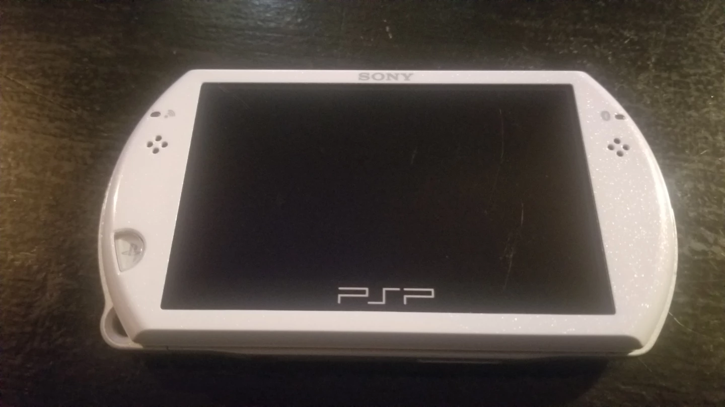 Pearl White PSP Go (no charger) - photo 2