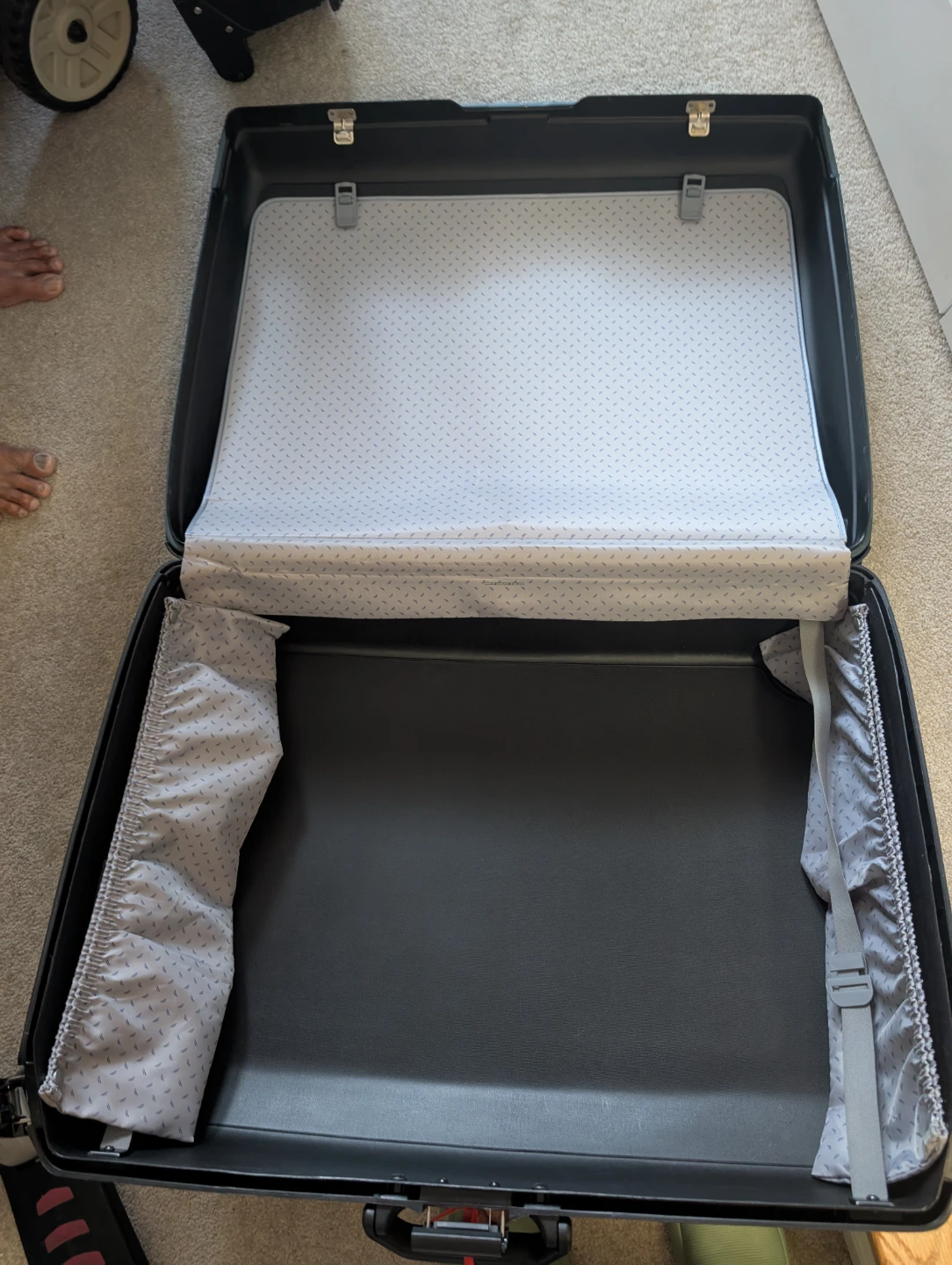 Three pieces of luggage - photo 4