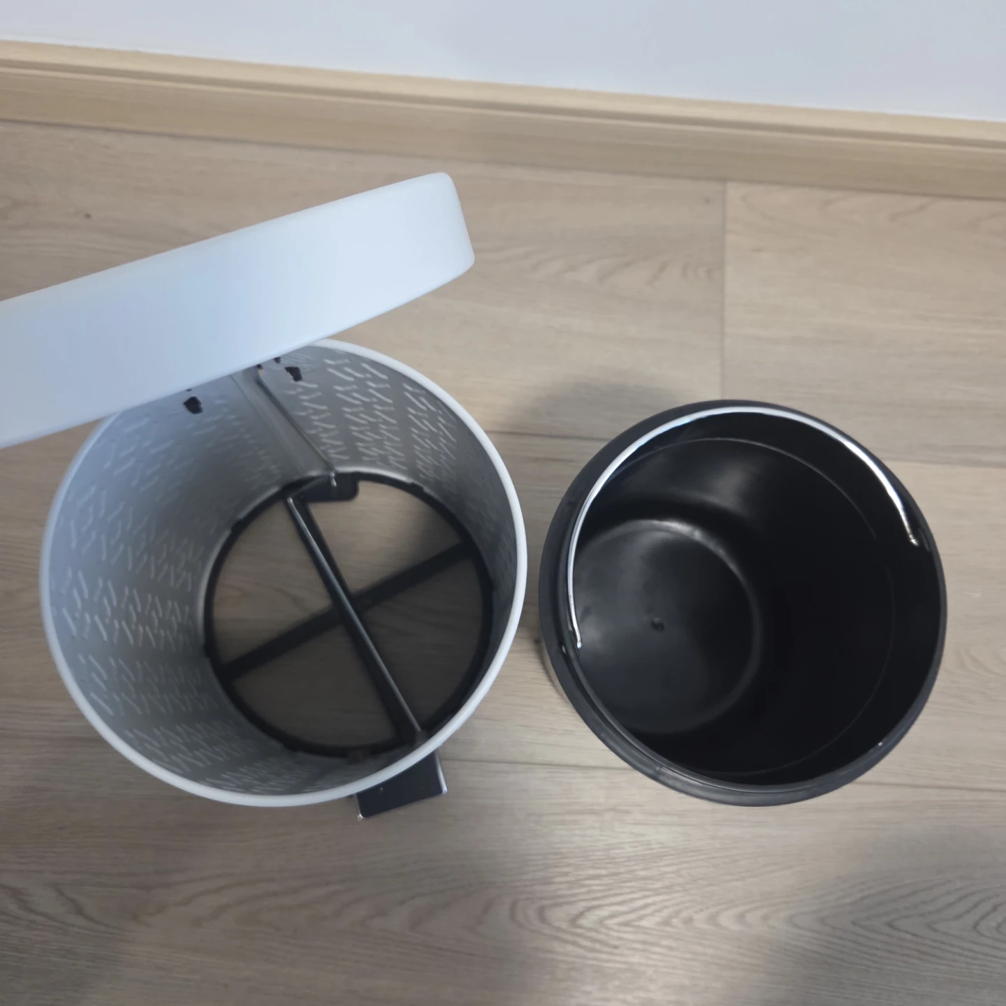 Grey Pedal Trash Can with Inner Bin - photo 3