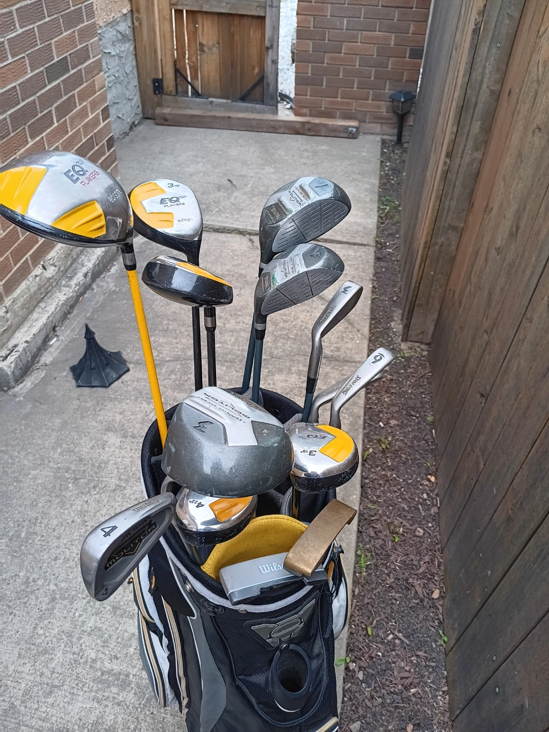 TaylorMade Golf Bag with Assorted Clubs - photo 3