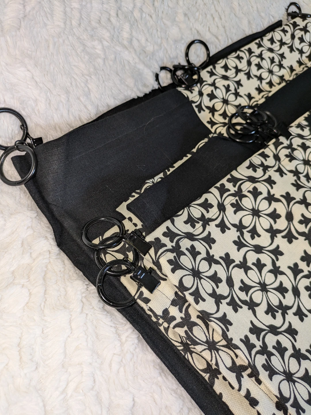 Curtains Black & Cream Hanging Clips