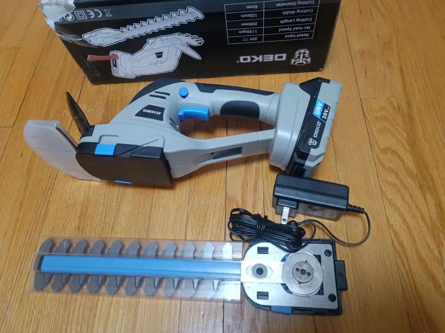 DEKO 20V Cordless Hedge Trimmer - photo 2