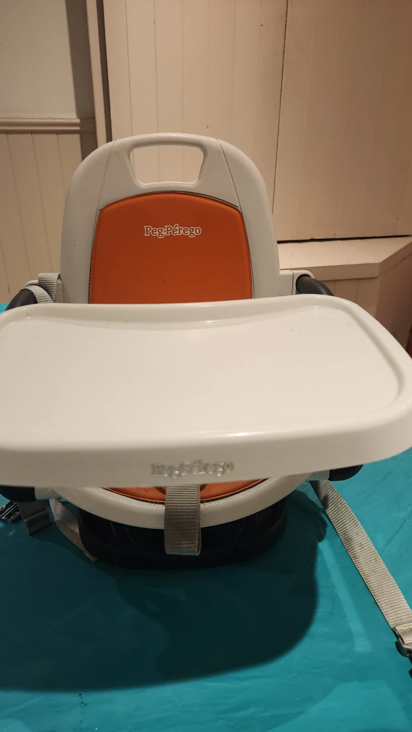 Peg Perego booster seat in orange and white - photo 2