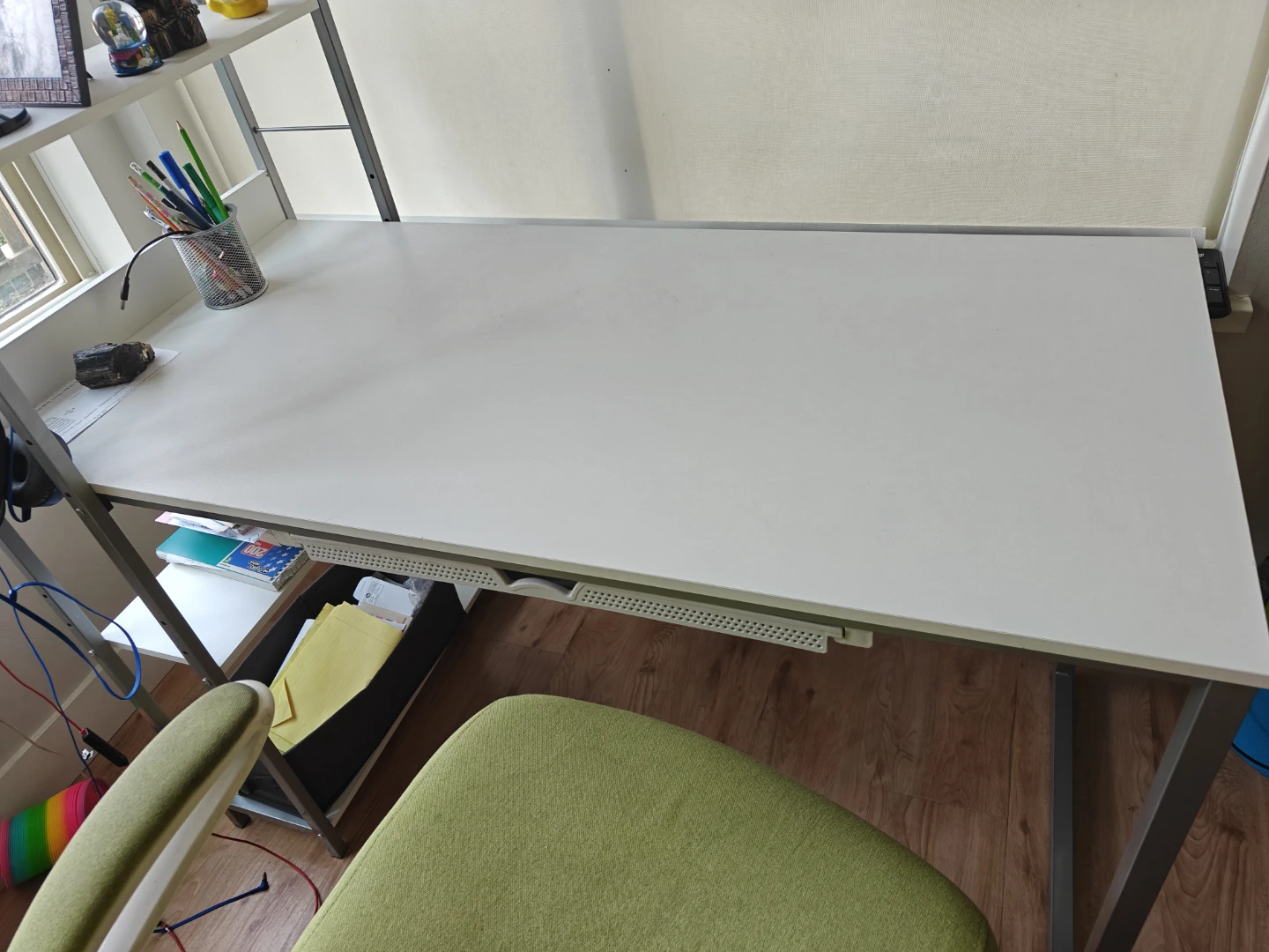 Green Mesh Office Chair and table - photo 2