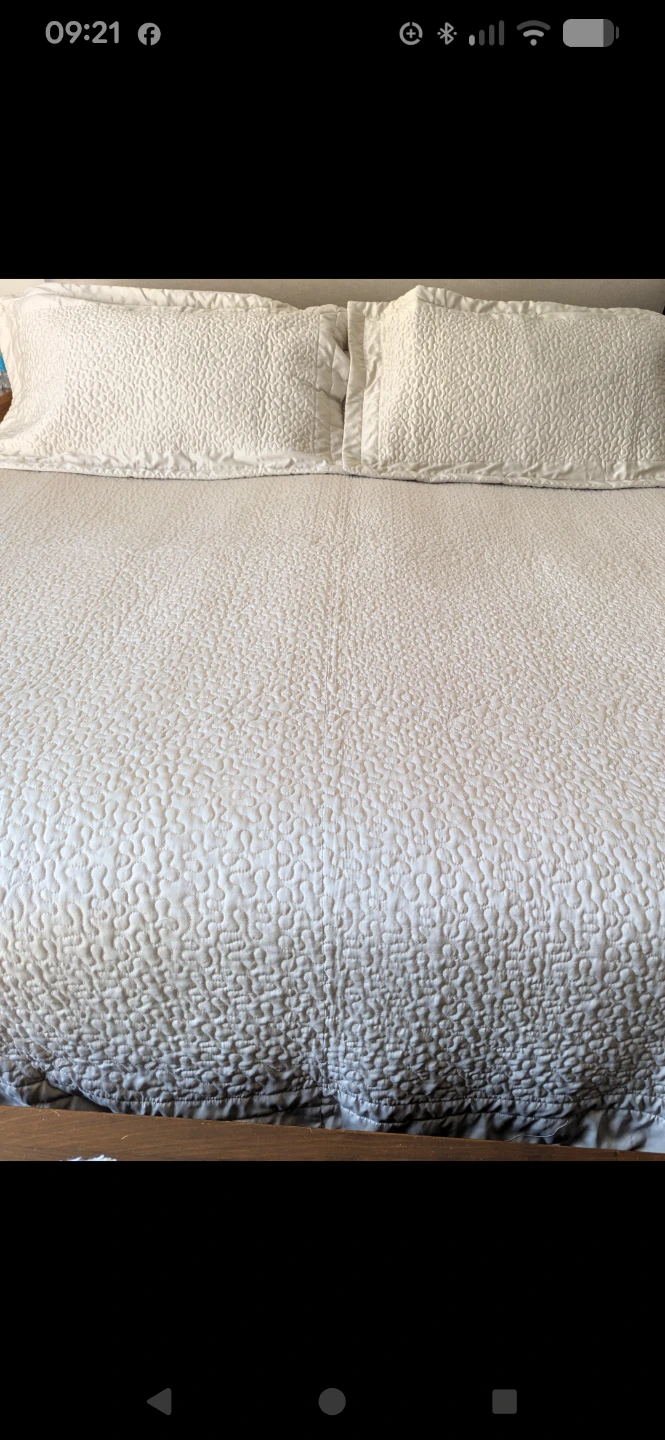 Oyster coloured Textured King Coverlet