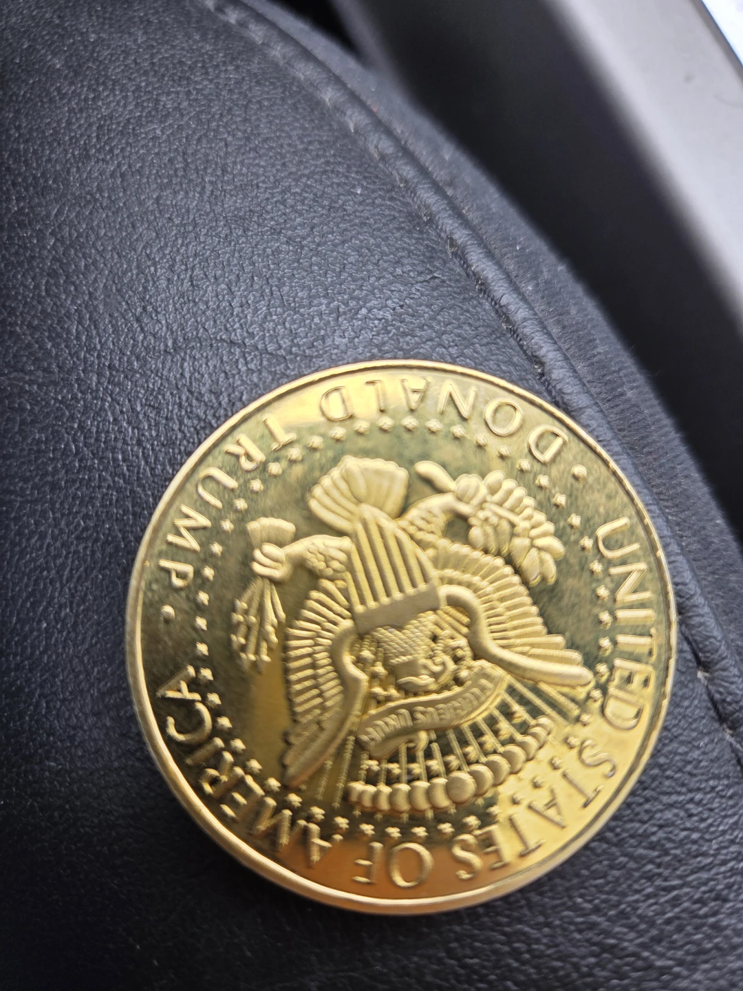 Donald Trump 2020 Collector Coin - photo 4
