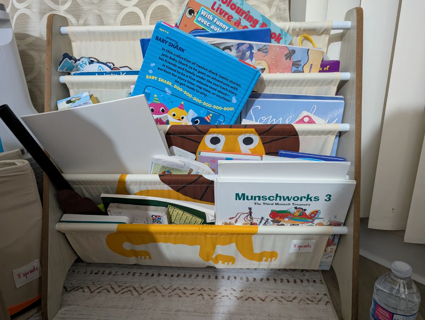 3 Sprouts Children's Bookshelf Organizer plus 10 books