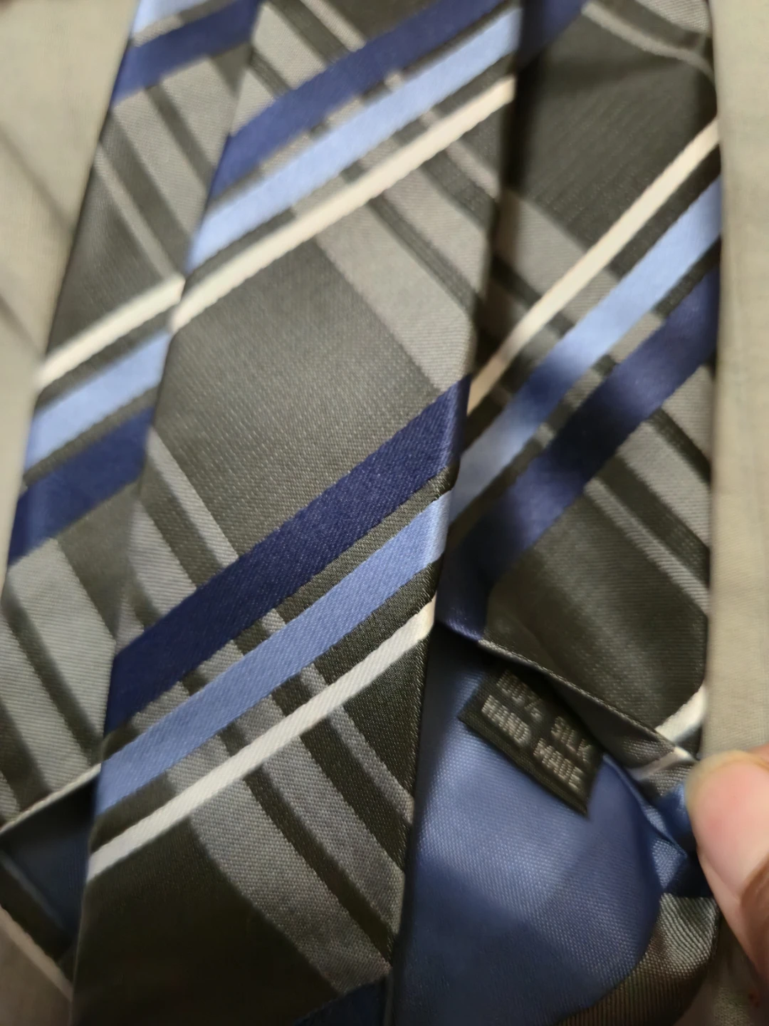 Blue and grey plaid silk necktie set with cufflinks - photo 3