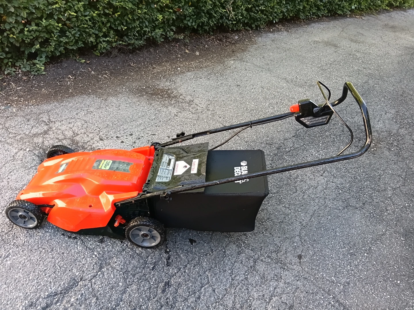 Black & Decker Premium 36V Cordless Lawn Mower & Bag