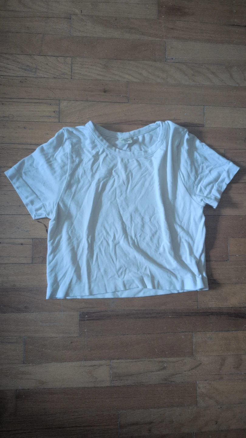 Women's cropped stretchy tee